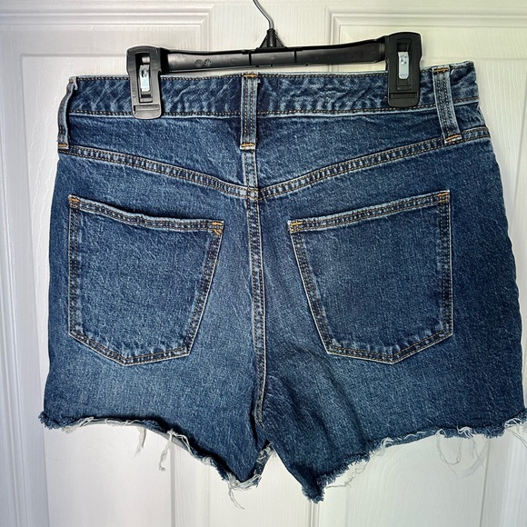 Universal Thread Shorts - Picture 2 of 3